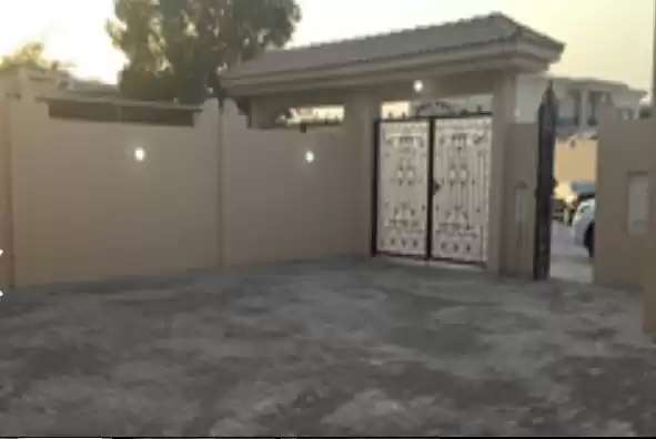 Résidentiel Propriété prête 3 chambres U / f Villa autonome  a louer au Al-Sadd , Doha #8144 - 1  image 
